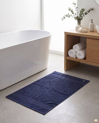 Dywanik łazienkowy Lacoste HOME ze sklepu: Gomez Fashion Store w kategorii: Dywaniki łazienkowe - zdjęcie 874714-BD9-10338_LA222U000008792