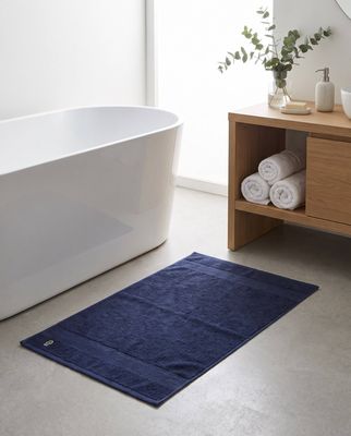 Dywanik łazienkowy Lacoste HOME ze sklepu: Gomez Fashion Store w kategorii: Dywaniki łazienkowe - zdjęcie 874714-BD9-10338_LA222U000008792