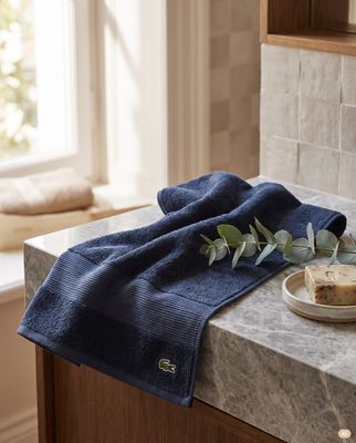 Ręcznik Lacoste HOME ze sklepu: Gomez Fashion Store w kategorii: Ręczniki - zdjęcie 874714-BD9-10338_LA222U000009792