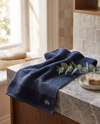 Ręcznik Lacoste HOME ze sklepu: Gomez Fashion Store w kategorii: Ręczniki - zdjęcie 874714-BD9-10338_LA222U000009792