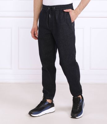 Spodnie męskie w sportowym stylu Armani Exchange ze sklepu: Gomez Fashion Store w kategorii: Spodnie męskie - zdjęcie 874714-BD9-10338_AX225M000066C69