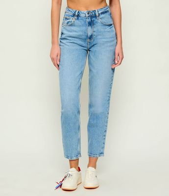 Jeansy damskie w miejskim stylu na wiosnę Guess ze sklepu: Gomez Fashion Store w kategorii: Jeansy damskie - zdjęcie 874714-BD9-10338_GJ231W000008M30