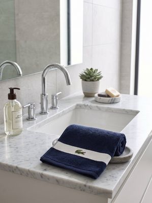 Ręcznik Lacoste HOME ze sklepu: Gomez Fashion Store w kategorii: Ręczniki - zdjęcie 874714-BD9-10338_LA225U000016792