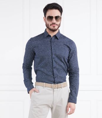 Koszula męska casual z klasycznym kołnierzykiem BOSS BLACK ze sklepu: Gomez Fashion Store w kategorii: Koszule męskie - zdjęcie 874714-BD9-10338_BB232M000190405