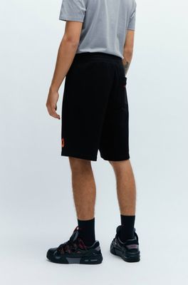 Spodenki męskie HUGO ze sklepu: Gomez Fashion Store w kategorii: Spodenki męskie - zdjęcie 874714-BD9-10338_BU241M000132001