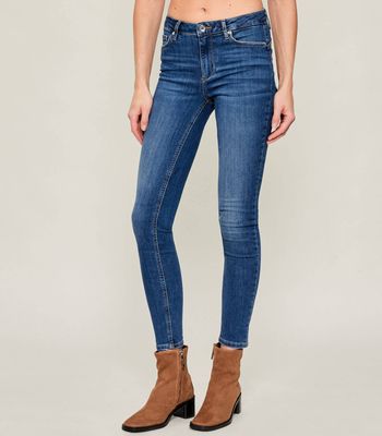 Jeansy damskie na lato Liu Jo ze sklepu: Gomez Fashion Store w kategorii: Jeansy damskie - zdjęcie 874714-BD9-10338_LJ242W000011P88