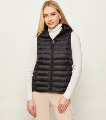 Kamizelka damska Tommy Hilfiger ze sklepu: Gomez Fashion Store w kategorii: Kamizelki damskie - zdjęcie 874714-BD9-10338_TH242W000273D12