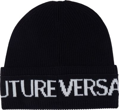 Czapka zimowa damska Versace Jeans Couture ze sklepu: Gomez Fashion Store w kategorii: Czapki zimowe damskie - zdjęcie 874714-BD9-10338_VR245W000064301