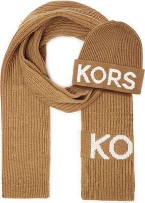 Czapka zimowa damska Michael Kors ze sklepu: Gomez Fashion Store w kategorii: Czapki zimowe damskie - zdjęcie 874714-BD9-10338_MK245W000176C53