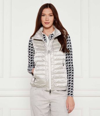 Kamizelka damska Marc Cain ze sklepu: Gomez Fashion Store w kategorii: Kamizelki damskie - zdjęcie 874714-BD9-10338_CR254W000024803