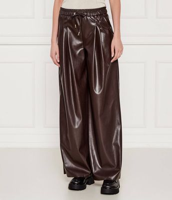 Spodnie damskie w rockowym stylu Marc Cain ze sklepu: Gomez Fashion Store w kategorii: Spodnie damskie - zdjęcie 874714-BD9-10338_CR254W000055699