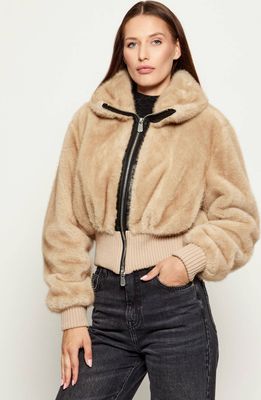 Pinko - Futro damskie casual ze sklepu: Gomez Fashion Store w kategorii: Futra damskie - zdjęcie 874714-BD9-10338_PI254W000076388