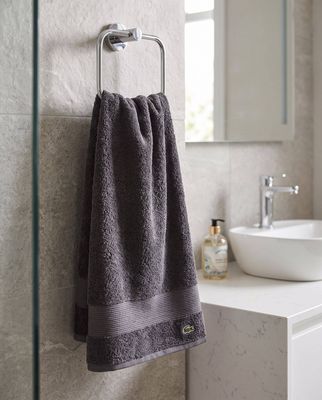 Ręcznik Lacoste HOME ze sklepu: Gomez Fashion Store w kategorii: Ręczniki - zdjęcie 874714-BD9-10338_LH255U000005856
