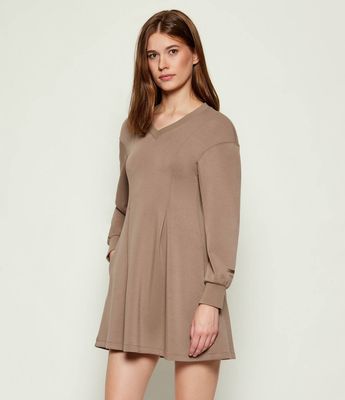 Sukienka prosta Armani Exchange ze sklepu: Gomez Fashion Store w kategorii: Sukienki - zdjęcie 874714-BD9-10338_AX255W000060J16