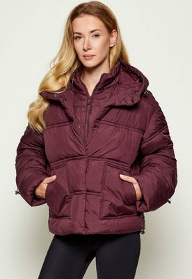 Kurtka damska casual Guess ze sklepu: Gomez Fashion Store w kategorii: Kurtki damskie - zdjęcie 874714-BD9-10338_GJ255W000033Z98