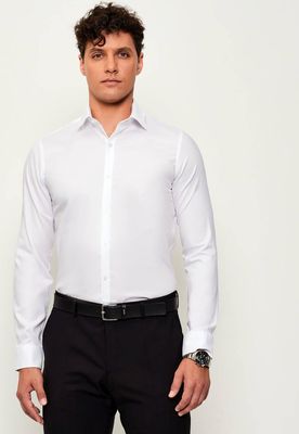 Koszula męska z klasycznym kołnierzykiem Calvin Klein ze sklepu: Gomez Fashion Store w kategorii: Koszule męskie - zdjęcie 874714-BD9-10338_CK255M000181E65