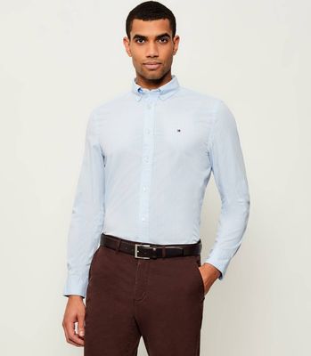 Koszula męska na wiosnę z kołnierzykiem button down Tommy Hilfiger ze sklepu: Gomez Fashion Store w kategorii: Koszule męskie - zdjęcie 874714-BD9-10338_TH255M000295E25