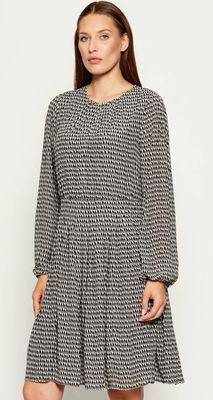Sukienka prosta Marc Cain ze sklepu: Gomez Fashion Store w kategorii: Sukienki - zdjęcie 874714-BD9-10338_CR255W000014836