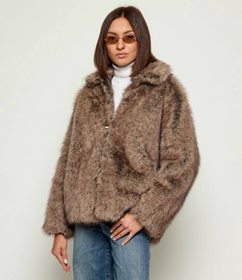 Futro damskie casual Liu Jo ze sklepu: Gomez Fashion Store w kategorii: Futra damskie - zdjęcie 874714-BD9-10338_LJ255W000071W47