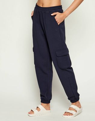 Spodnie damskie sportowe Emporio Armani ze sklepu: Gomez Fashion Store w kategorii: Spodnie damskie - zdjęcie 874714-BD9-10338_EB255W000006S17