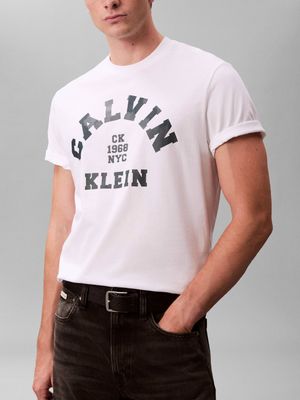 T-shirt męski wiosenny młodzieżowy Calvin Klein Jeans ze sklepu: Gomez Fashion Store w kategorii: T-shirty męskie - zdjęcie 874714-BD9-10338_CJ261M000001C65