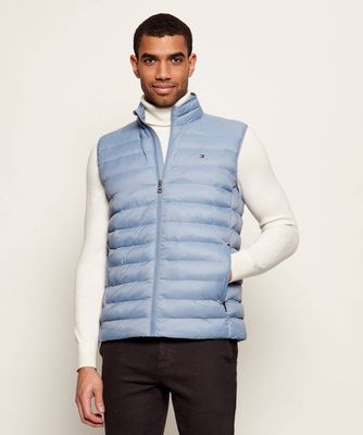 Kamizelka męska casual Tommy Hilfiger ze sklepu: Gomez Fashion Store w kategorii: Kamizelki męskie - zdjęcie 874714-BD9-10338_TH261M000051P42