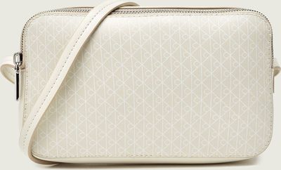 Listonoszka Calvin Klein ze sklepu: Gomez Fashion Store w kategorii: Listonoszki - zdjęcie 874714-BD9-10338_CK261W000040D84