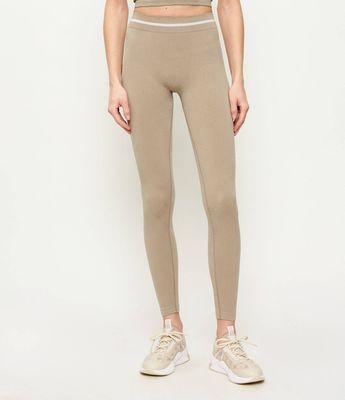GUESS ACTIVE - Spodnie damskie na wiosnę ze sklepu: Gomez Fashion Store w kategorii: Spodnie damskie - zdjęcie 874714-BD9-10338_GV261W000012Z58