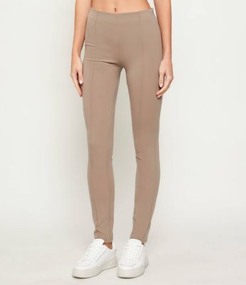 Spodnie damskie na wiosnę GUESS ACTIVE ze sklepu: Gomez Fashion Store w kategorii: Spodnie damskie - zdjęcie 874714-BD9-10338_GV261W000013Z59