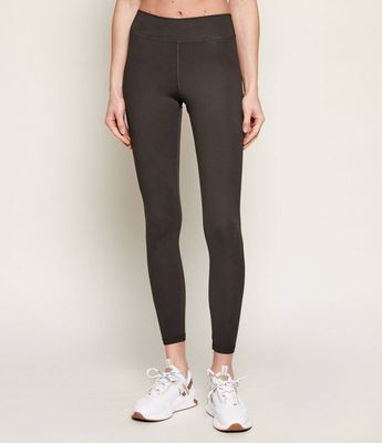 Spodnie damskie na wiosnę GUESS ACTIVE ze sklepu: Gomez Fashion Store w kategorii: Spodnie damskie - zdjęcie 874714-BD9-10338_GV261W000015Z53