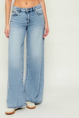 Jeansy damskie na wiosnę w miejskim stylu Armani Exchange ze sklepu: Gomez Fashion Store w kategorii: Jeansy damskie - zdjęcie 874714-BD9-10338_AX262W000060I30