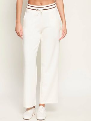 Spodnie damskie na wiosnę Armani Exchange ze sklepu: Gomez Fashion Store w kategorii: Spodnie damskie - zdjęcie 874714-BD9-10338_AX262W000081H56