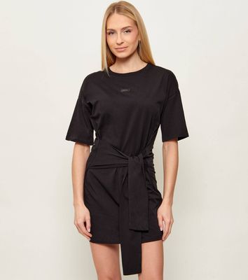Armani Exchange - Sukienka na wiosnę ze sklepu: Gomez Fashion Store w kategorii: Sukienki - zdjęcie 874714-BD9-10338_AX262W000082H50