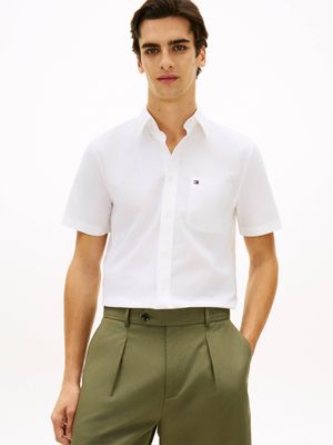 Koszula męska z kołnierzykiem button down na wiosnę Tommy Hilfiger ze sklepu: Gomez Fashion Store w kategorii: Koszule męskie - zdjęcie 874714-BD9-10338_TH262M000062D96