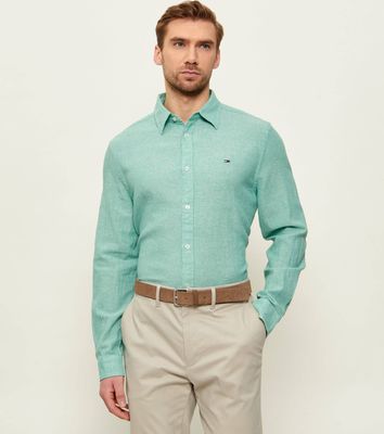 Koszula męska na wiosnę z klasycznym kołnierzykiem Tommy Jeans ze sklepu: Gomez Fashion Store w kategorii: Koszule męskie - zdjęcie 874714-BD9-10338_TM262M000059ZD9