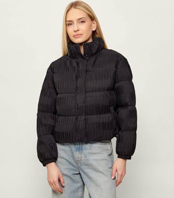 Kurtka damska casual Guess ze sklepu: Gomez Fashion Store w kategorii: Kurtki damskie - zdjęcie 874714-BD9-10338_GJ261W000049058