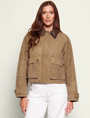 Kurtka damska na wiosnę Guess ze sklepu: Gomez Fashion Store w kategorii: Kurtki damskie - zdjęcie 874714-BD9-10338_GJ261W000052H43