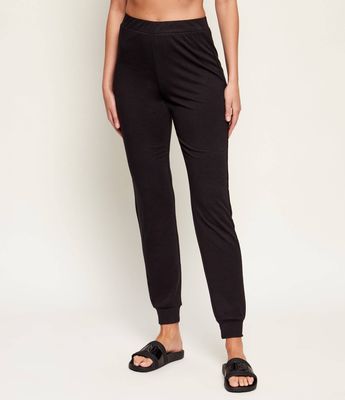 Spodnie damskie sportowe Guess Underwear ze sklepu: Gomez Fashion Store w kategorii: Spodnie damskie - zdjęcie 874714-BD9-10338_GB262W000006046