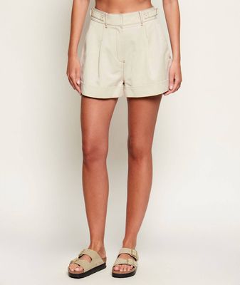 Szorty Guess ze sklepu: Gomez Fashion Store w kategorii: Szorty - zdjęcie 874714-BD9-10338_GJ262W000028M31