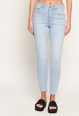 Jeansy damskie Calvin Klein Jeans ze sklepu: Gomez Fashion Store w kategorii: Jeansy damskie - zdjęcie 874714-BD9-10338_CJ262W000039D38
