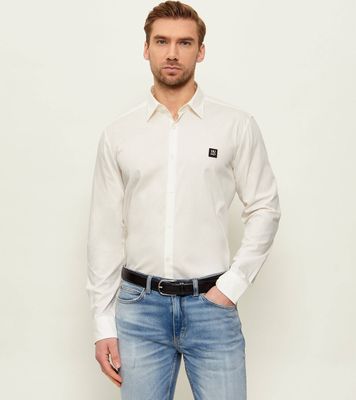Koszula męska z klasycznym kołnierzykiem na wiosnę HUGO ze sklepu: Gomez Fashion Store w kategorii: Koszule męskie - zdjęcie 874714-BD9-10338_BU262M000053102