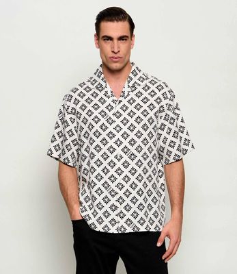 Koszula męska na wiosnę HUGO ze sklepu: Gomez Fashion Store w kategorii: Koszule męskie - zdjęcie 874714-BD9-10338_BU262M000062102