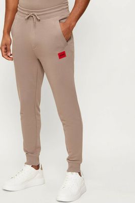 Spodnie męskie w sportowym stylu HUGO ze sklepu: Gomez Fashion Store w kategorii: Spodnie męskie - zdjęcie 874714-BD9-10338_BU262M000087237