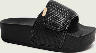 Klapki damskie na lato Liu Jo ze sklepu: Gomez Fashion Store w kategorii: Klapki damskie - zdjęcie 874714-BD9-10338_LC262W000040222