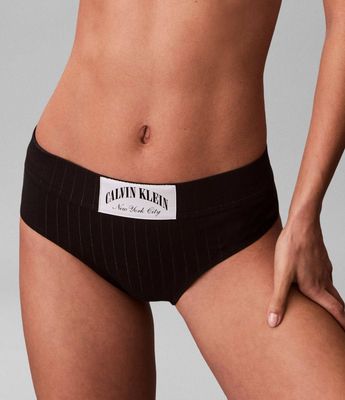 Calvin Klein Underwear - Majtki damskie z napisami ze sklepu: Gomez Fashion Store w kategorii: Majtki damskie - zdjęcie 874714-BD9-10338_CU262W000030A55
