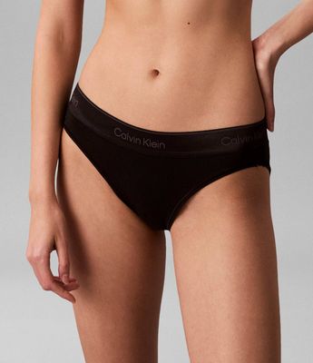 Majtki damskie bez wzorów Calvin Klein Underwear ze sklepu: Gomez Fashion Store w kategorii: Majtki damskie - zdjęcie 874714-BD9-10338_CU262W000034A55