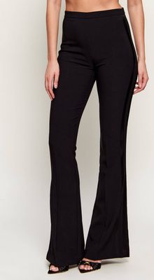 Spodnie damskie na wiosnę Elisabetta Franchi ze sklepu: Gomez Fashion Store w kategorii: Spodnie damskie - zdjęcie 874714-BD9-10338_EF262W000039110