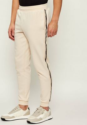 Spodnie męskie EA7 ze sklepu: Gomez Fashion Store w kategorii: Spodnie męskie - zdjęcie 874714-BD9-10338_E7262M000156G44