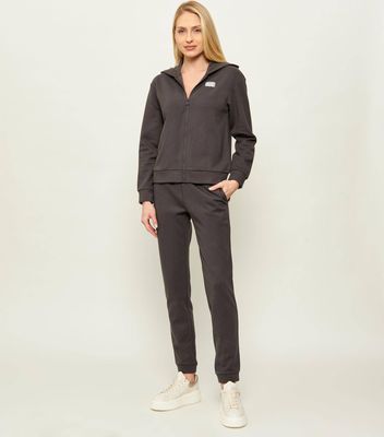 Dres damski casual EA7 ze sklepu: Gomez Fashion Store w kategorii: Dresy damskie - zdjęcie 874714-BD9-10338_E7262W000024G52