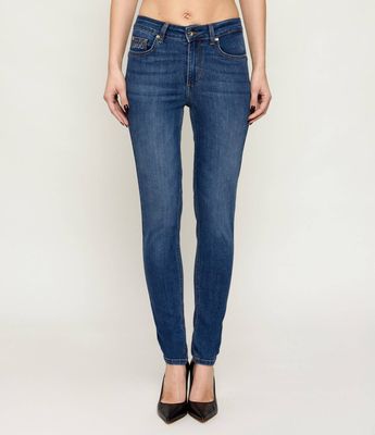 Liu Jo - Jeansy damskie casualowe w miejskim stylu ze sklepu: Gomez Fashion Store w kategorii: Jeansy damskie - zdjęcie 874714-BD9-10338_LJ262W000037P77